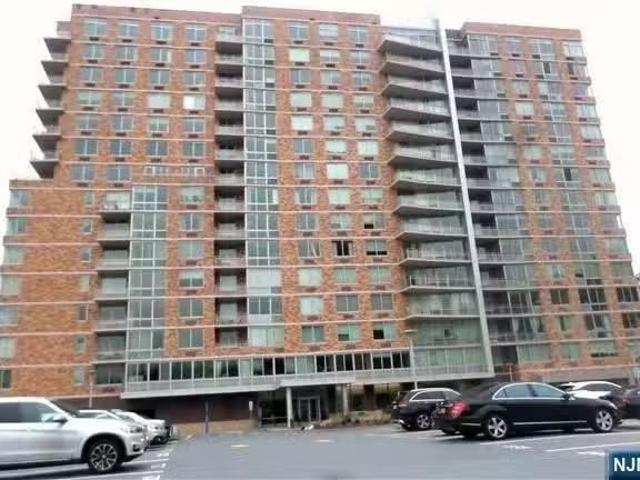 Condo for rent in Fort Lee