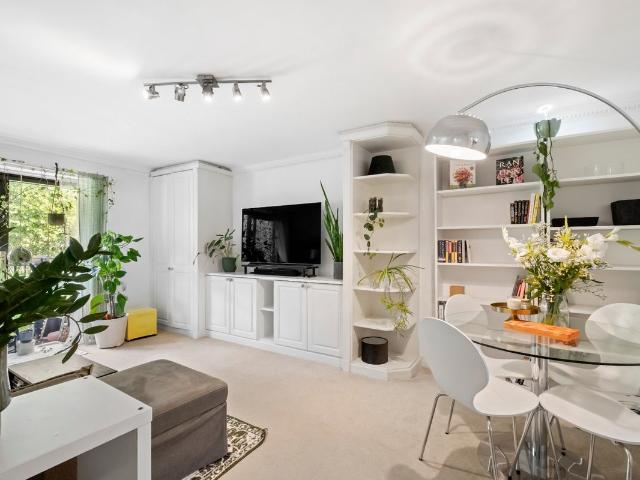 Apartment for rent in Battersea, Greater London