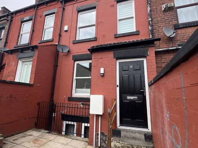 Room for rent in Moor End, Leeds