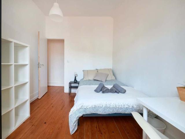 Room alugar em Porto Salvo, Casal das Chocas