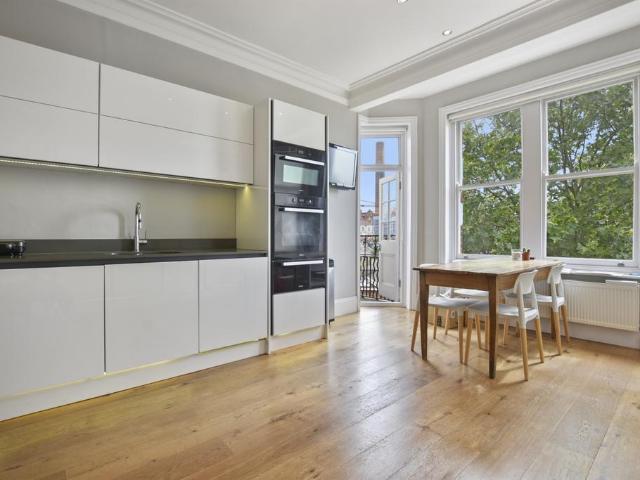 Apartment for rent in Lot's Village, Greater London