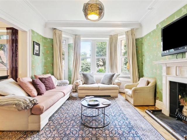 Apartment for rent in Lot's Village, Greater London
