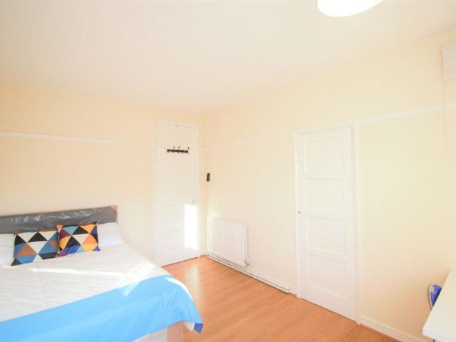 Room for rent in London Borough of Hammersmith and Fulham, Greater London