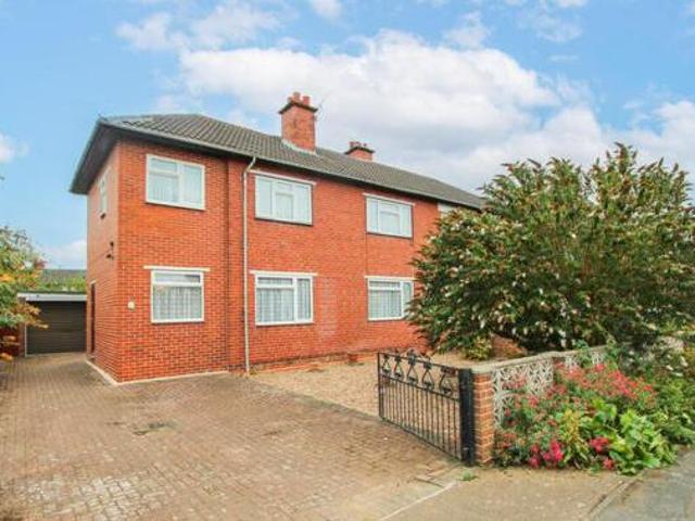 House for sale in Edenthorpe, South Yorkshire