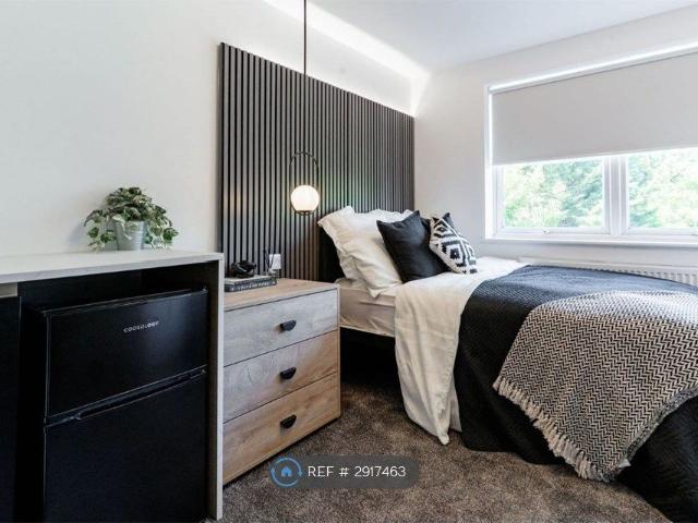 Room for rent in Totteridge, Cressex