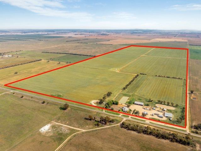 Cottage for sale in Borung, Victoria