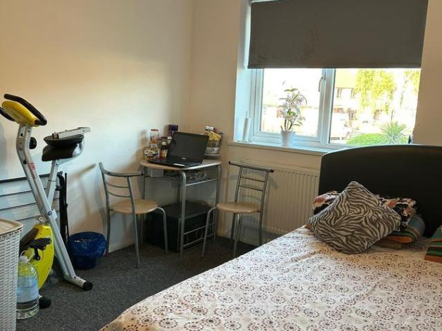 Room for rent in Elm Park, Greater London