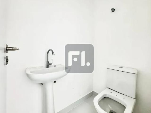 Ponto Comercial aluguel em Região Imediata de São Paulo, Região Metropolitana de São Paulo