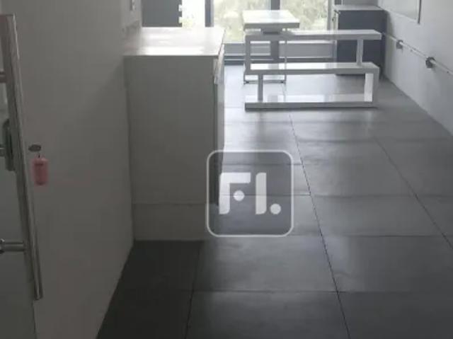 Ponto Comercial aluguel em Região Imediata de São Paulo, Região Metropolitana de São Paulo