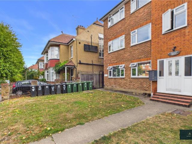 Apartment for rent in Station Road, Greater London