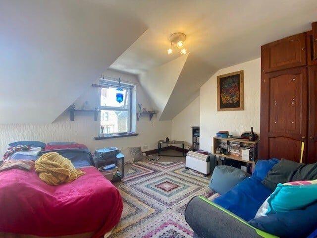 Studio for rent in Plasnewydd, Falcon Lodge