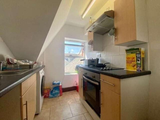 Studio for rent in Plasnewydd, Falcon Lodge