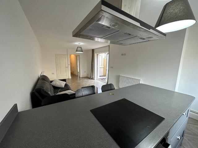 Apartment for rent in Plasnewydd, Falcon Lodge