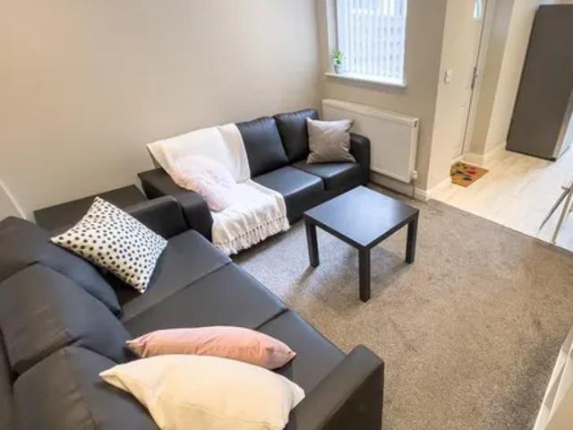 House for rent in Kensington, Calderstones