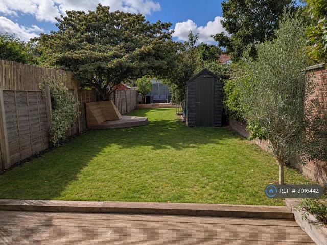 House for rent in Heigham Grove, East Bank