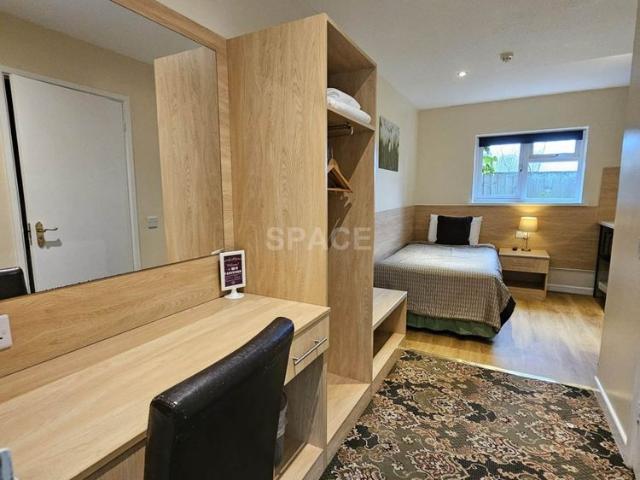 Studio for rent in Reading