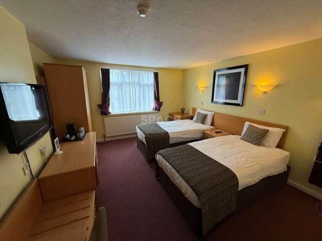Studio for rent in Reading