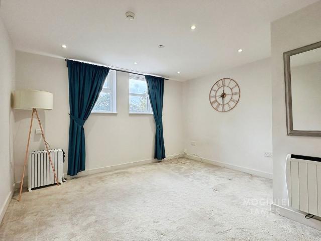 Studio for rent in Plasnewydd, Falcon Lodge