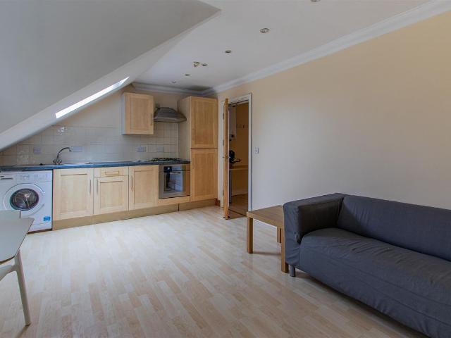 Apartment for rent in Plasnewydd, Falcon Lodge