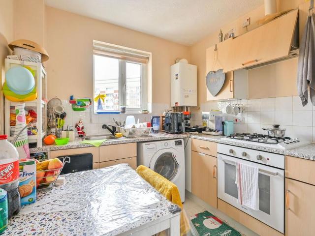 Apartment for rent in Silvertown, Greater London