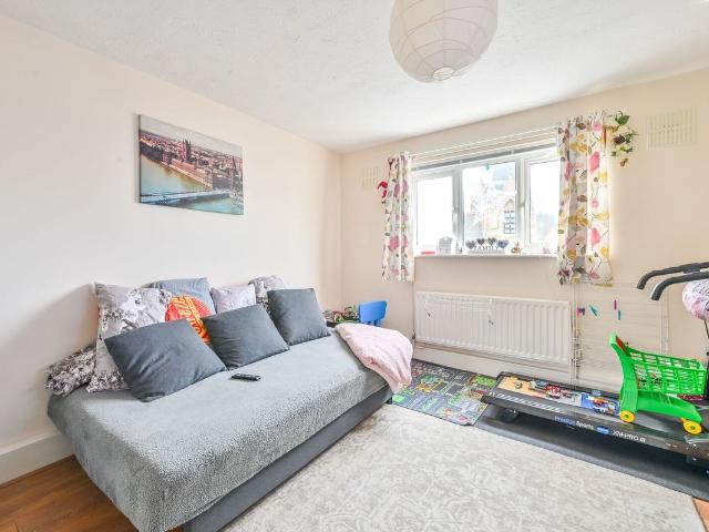 Apartment for rent in London Borough of Newham, Greater London