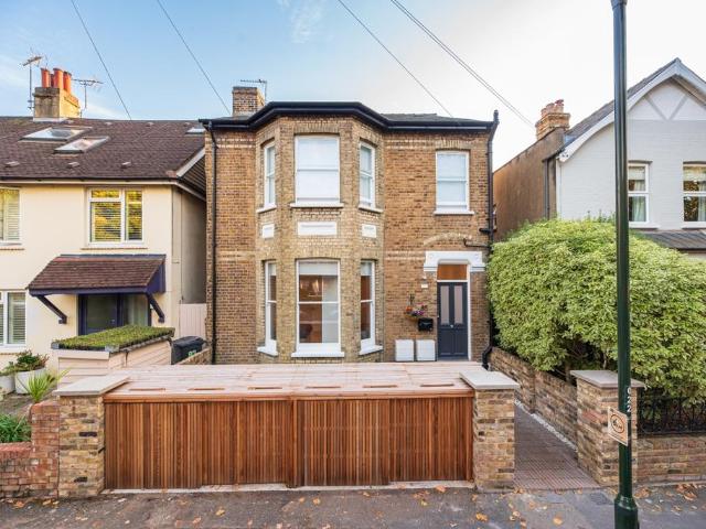 Apartment for rent in Hampton Hill, Greater London