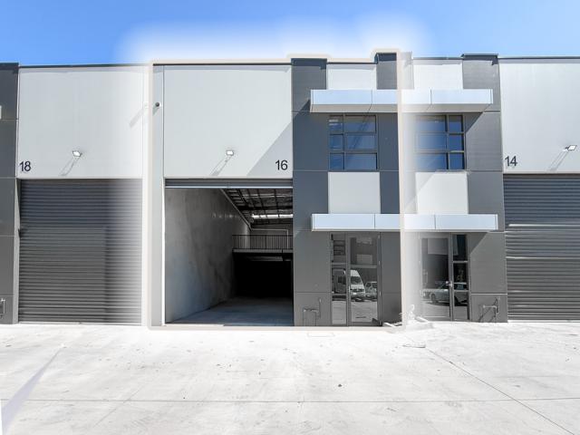 Warehouse for rent in West Park Industrial Estate, Melbourne