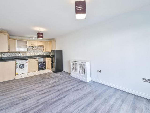 Apartment for rent in Fallow Corner, Greater London