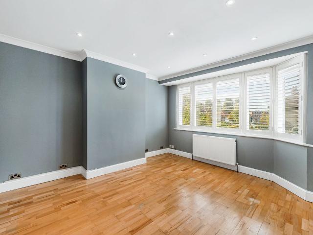 Apartment for rent in London Borough of Ealing, Park Royal