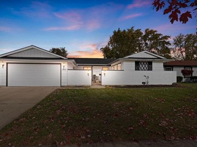 House for sale in Elk Grove Village, Illinois