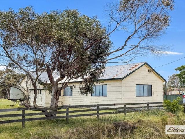 Cottage for sale in Cobains, Victoria