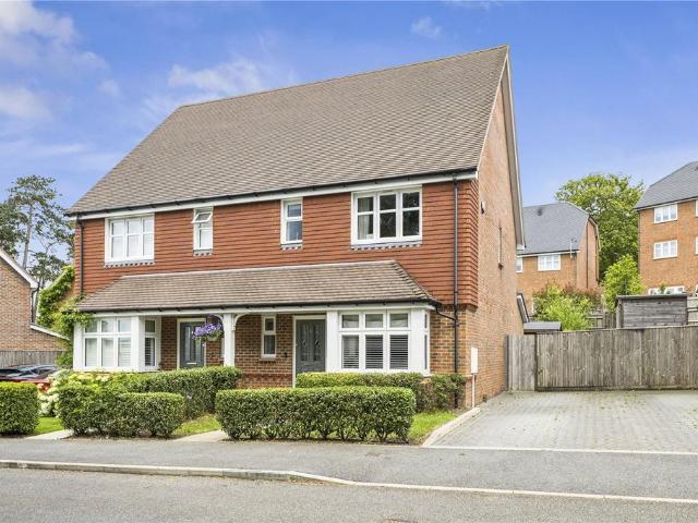 House for rent in Pachesham Park, Surrey