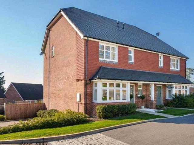 House for rent in Pachesham Park, Surrey