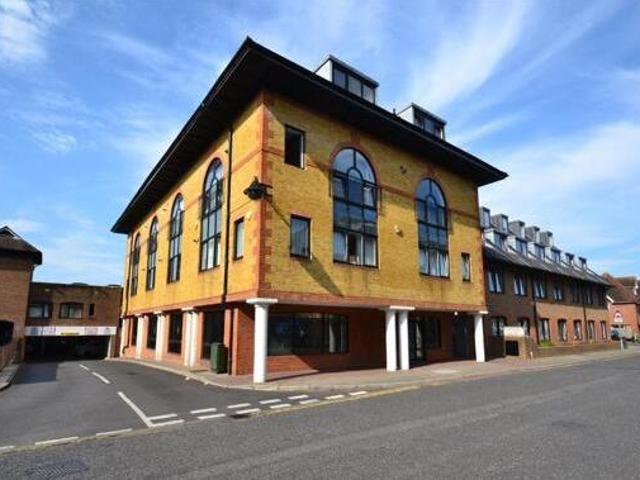 House for rent in Meath Green, Reigate and Banstead