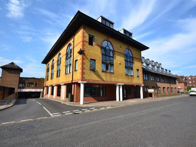 Apartment for rent in Meath Green, Reigate and Banstead