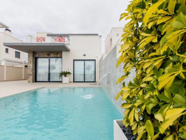 Casa en venta en San Miguel De Salinas, Residencial Villa Golf