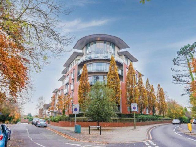 Apartment for rent in Horsell, Woking