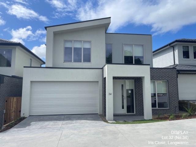 Cottage for sale in Langwarrin, Melbourne