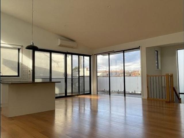Townhouse for rent in Camerons Creek, Victoria