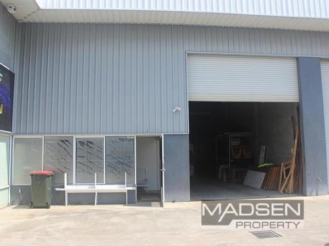 Warehouse for rent in Toombul, Queensland