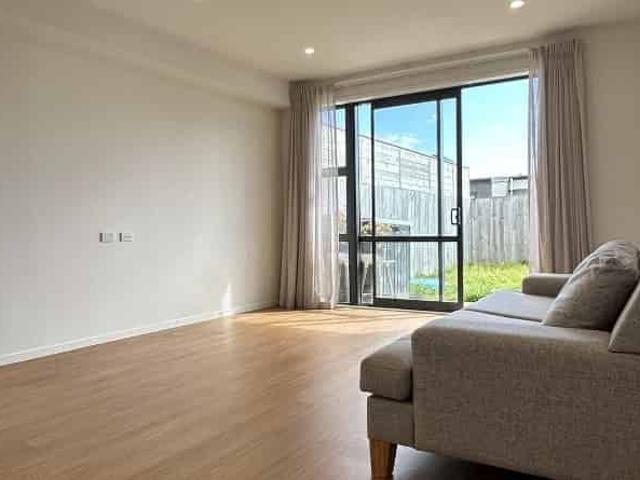 Townhouse for rent in Howick, Oroua County