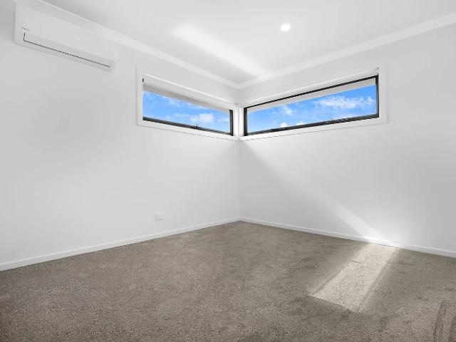 Townhouse for rent in Clyde North, Melbourne