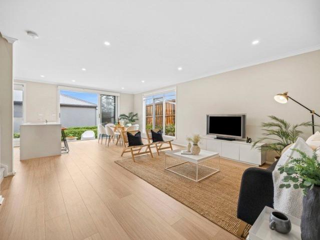 Townhouse for sale in Harpley, Melbourne