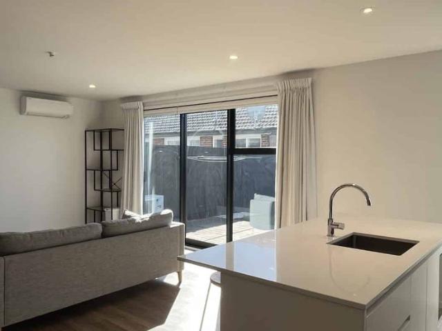 Townhouse for rent in Edgeware, Canterbury