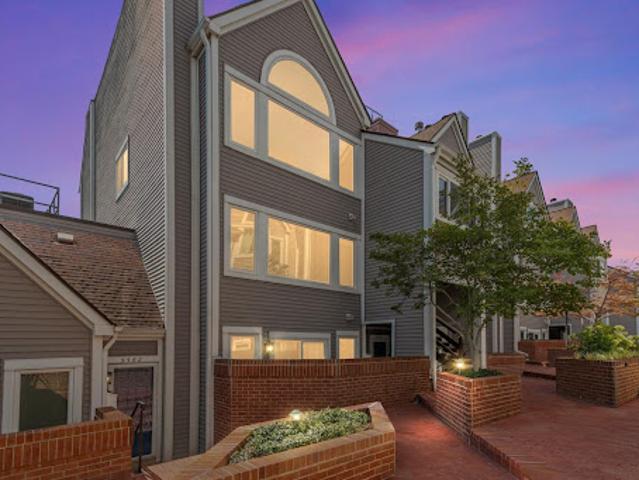 Apartment for sale in Arlington, Virginia