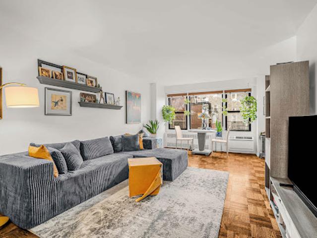 Apartment for sale in Arverne, New York