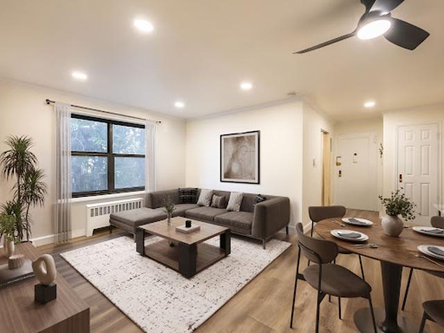 Apartment for sale in Great Neck, New York