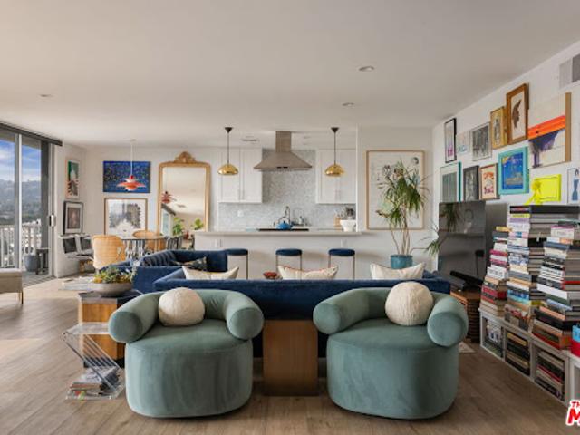 Apartment for sale in Canoga Park, California