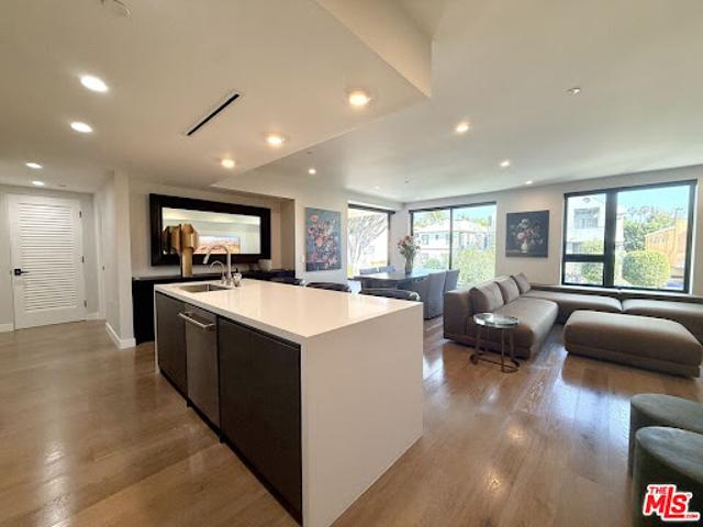 Apartment for sale in Canoga Park, California