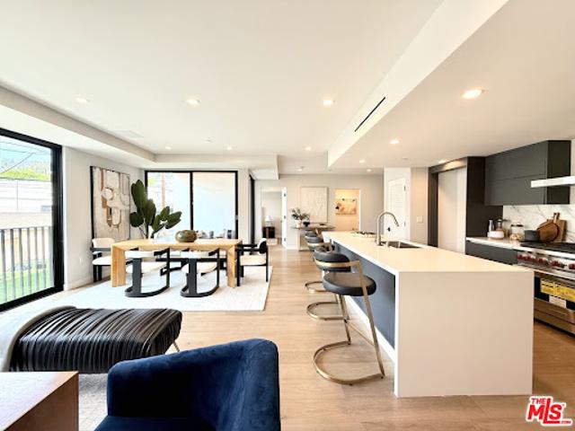 Apartment for sale in Canoga Park, California